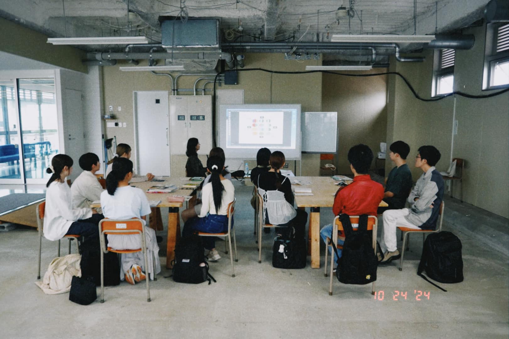 【基礎ゼミ】ゲスト講義「ZINEの制作について」奈良女子大学・久保恵理さん